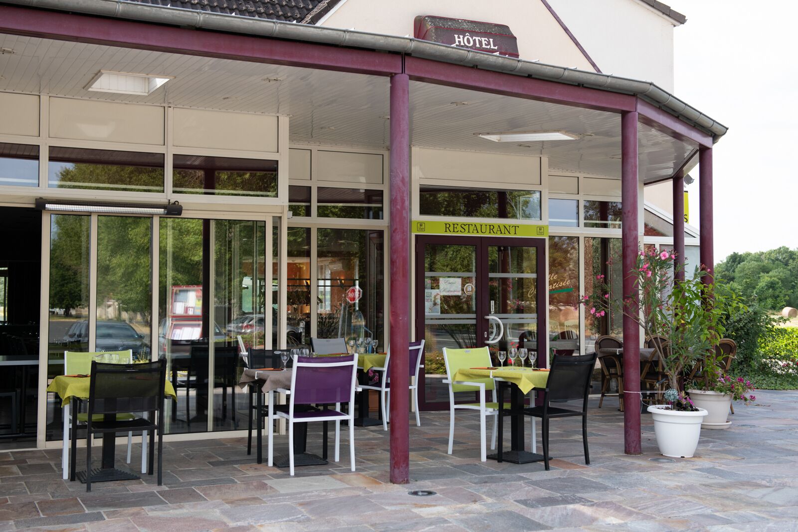 Pintu masuk properti