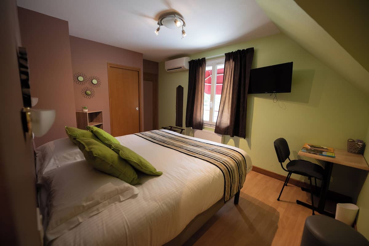 Comfort Double Room | 1 bedroom, premium bedding, Select Comfort beds, in-room safe
