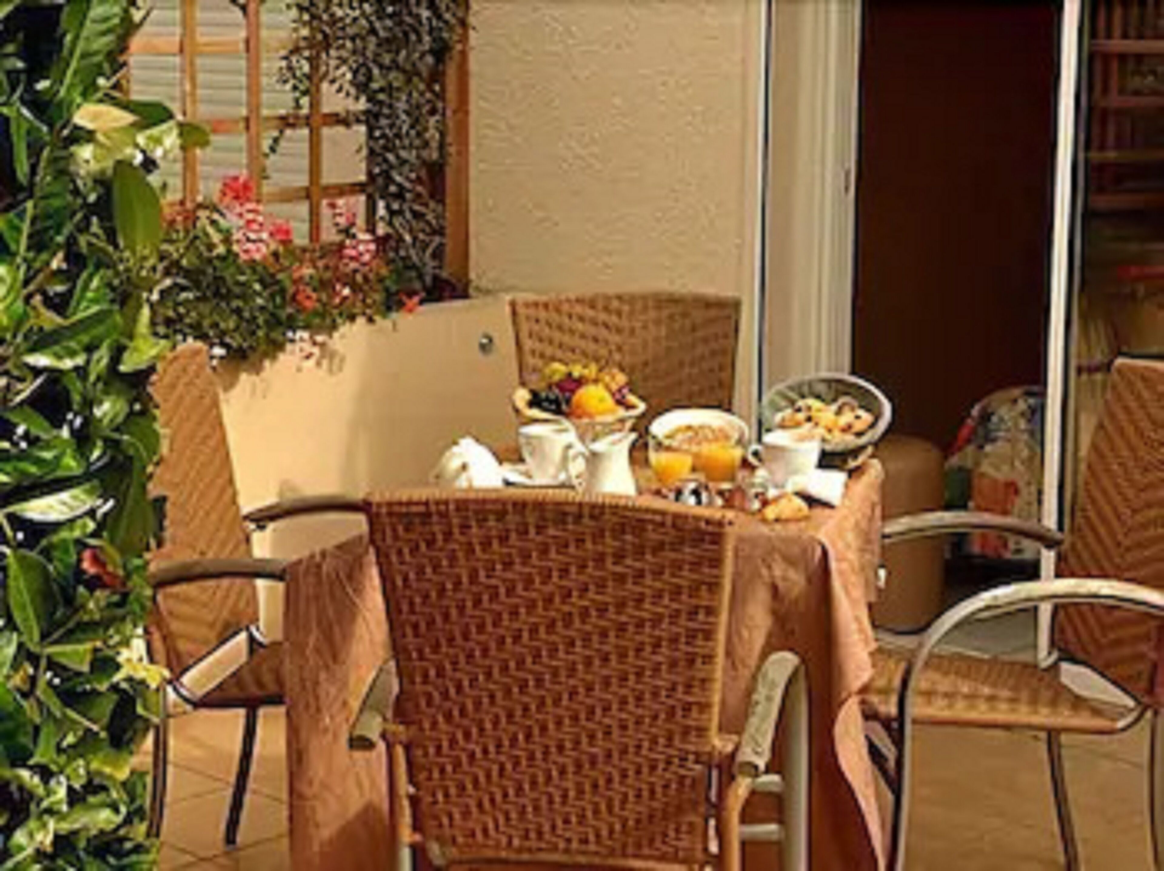 daily buffet breakfast (eur 18 per person)