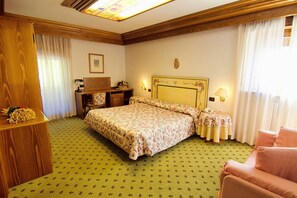 Phòng 3 tiện nghi đơn giản | Minibar, két bảo mật tại phòng 