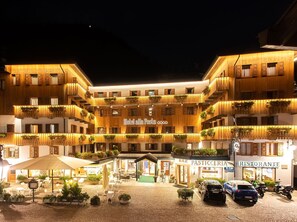 Mặt tiền nơi lưu trú