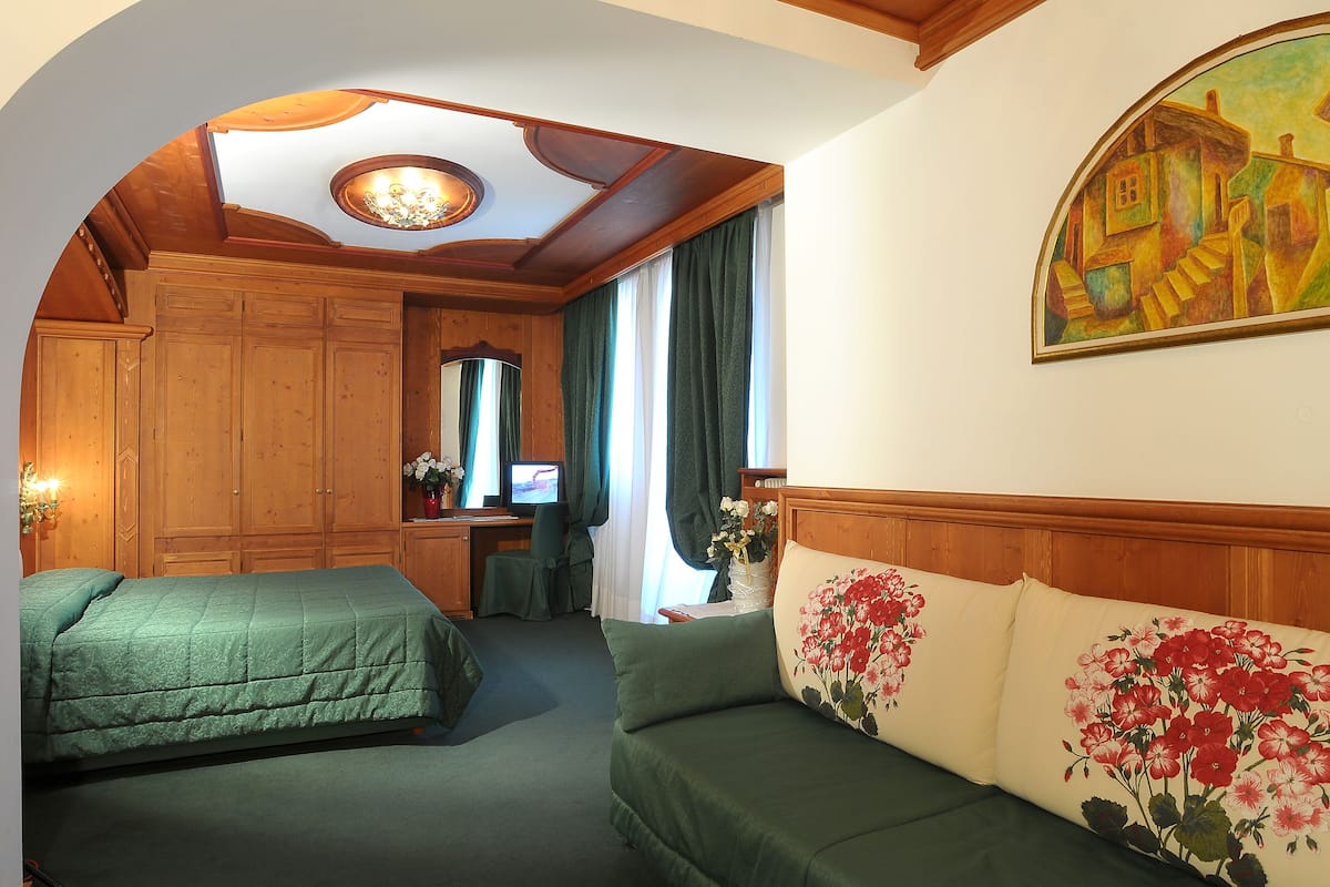 Junior-Suite | 1 Schlafzimmer, Minibar, Zimmersafe, Schreibtisch