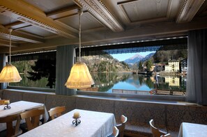 Coin salon dans le hall