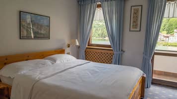 Minibar, coffres-forts dans les chambres, bureau, Wi-Fi gratuit