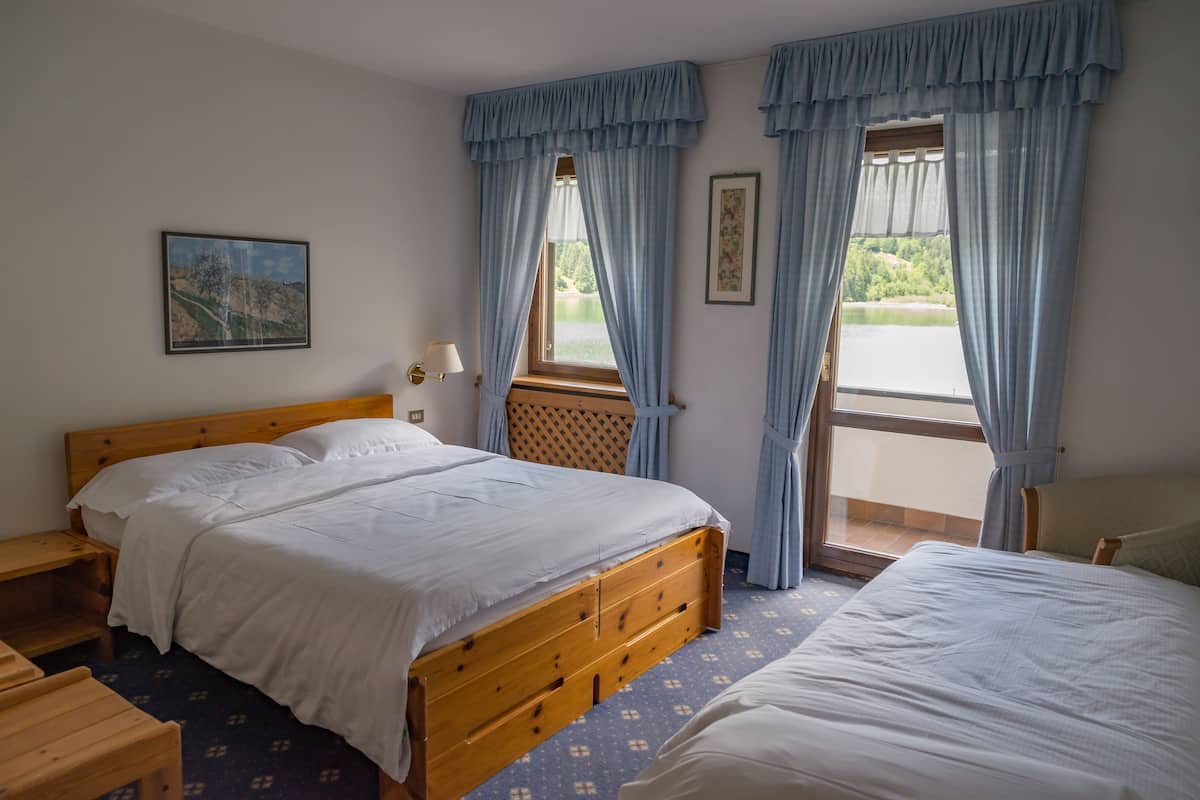 Comfort-Dreibettzimmer | 1 Schlafzimmer, Minibar, Zimmersafe, Schreibtisch