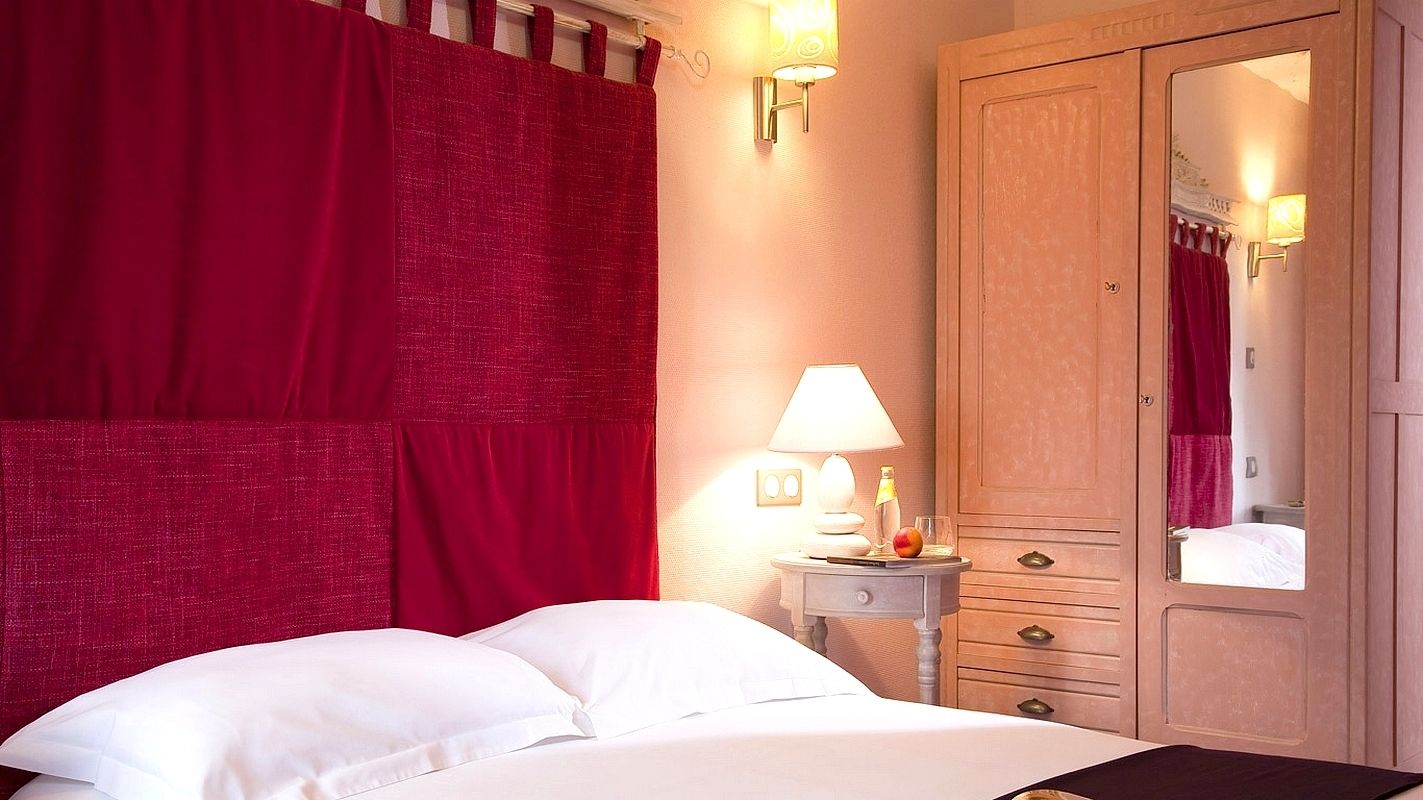 standard quadruple room | desk, soundproofing, free cots/infant beds, free wifi