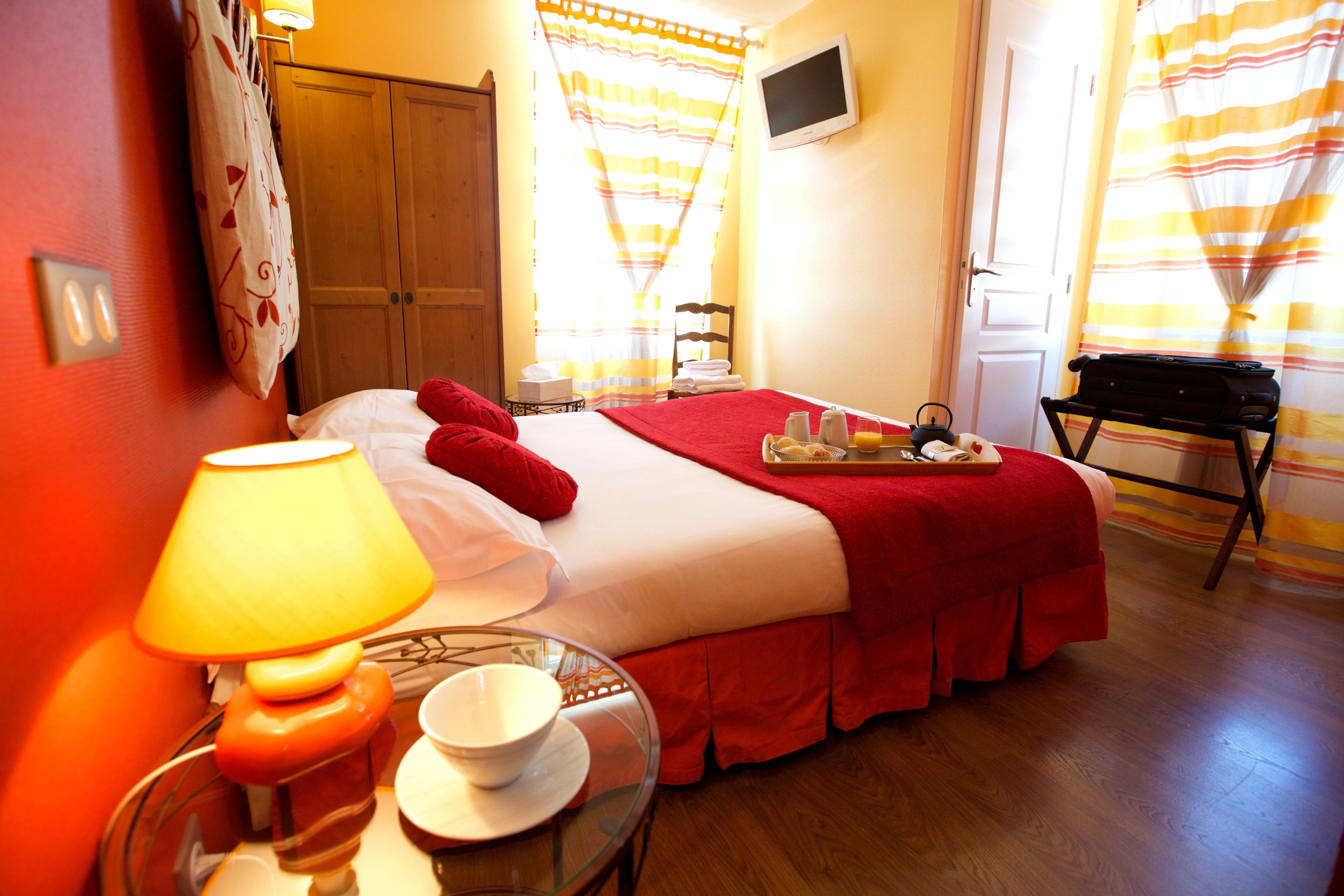 comfort double room | desk, soundproofing, free cots/infant beds, free wifi