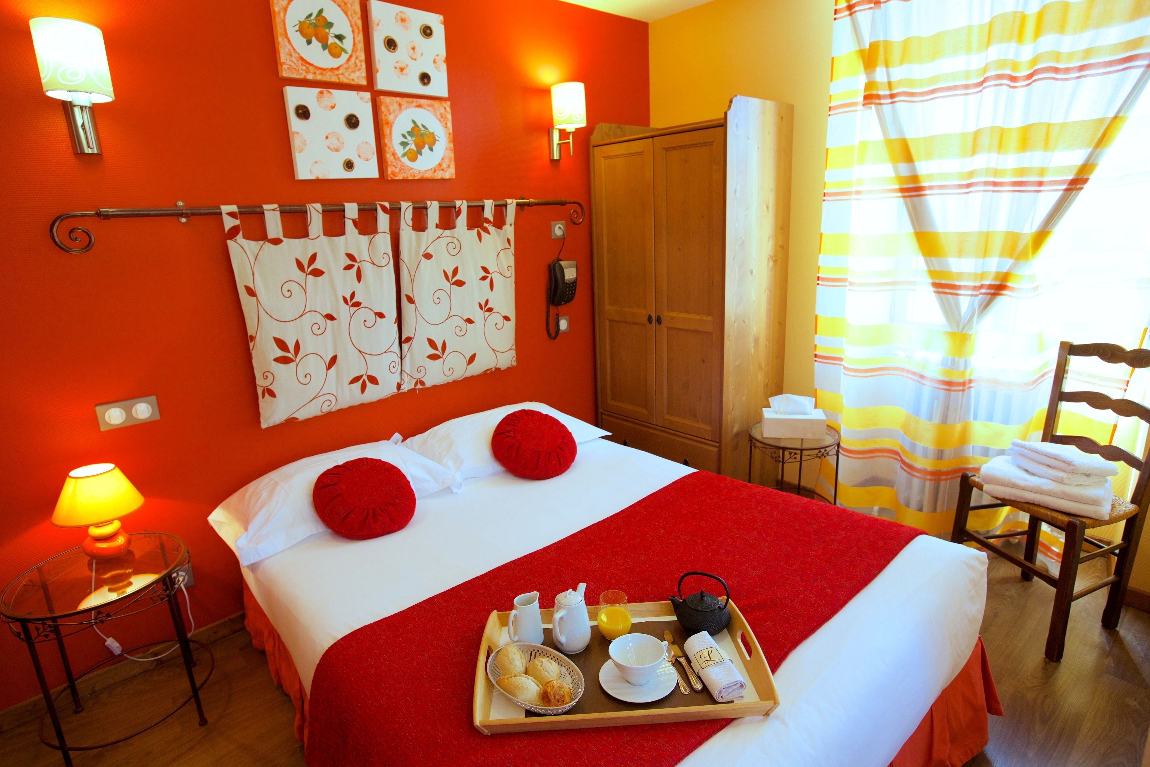 comfort double room | desk, soundproofing, free cots/infant beds, free wifi