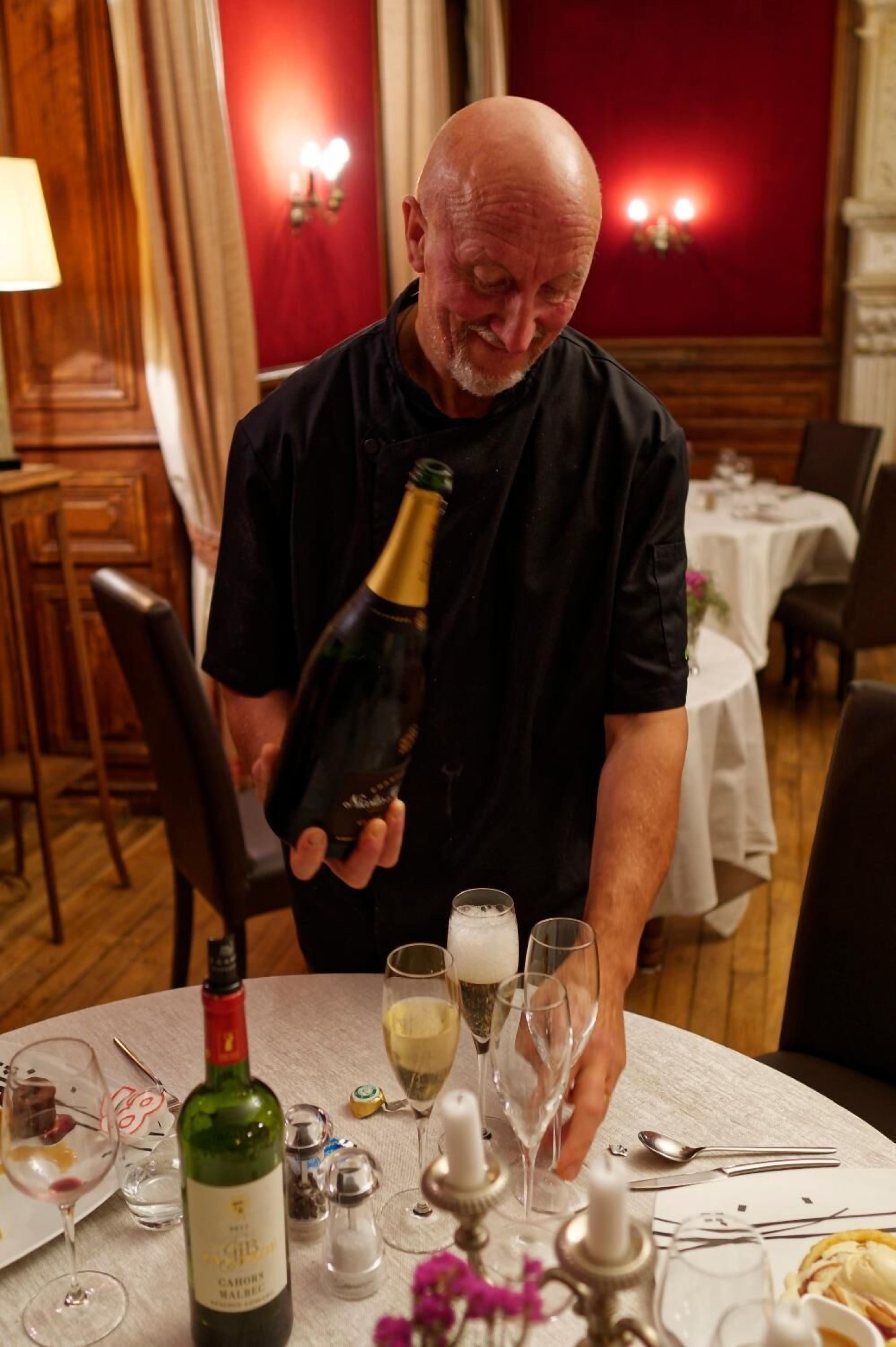 Déjeuner et dîner servis sur place