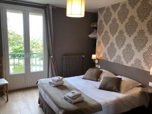 Escrivaninha, Wi-Fi de cortesia, roupa de cama