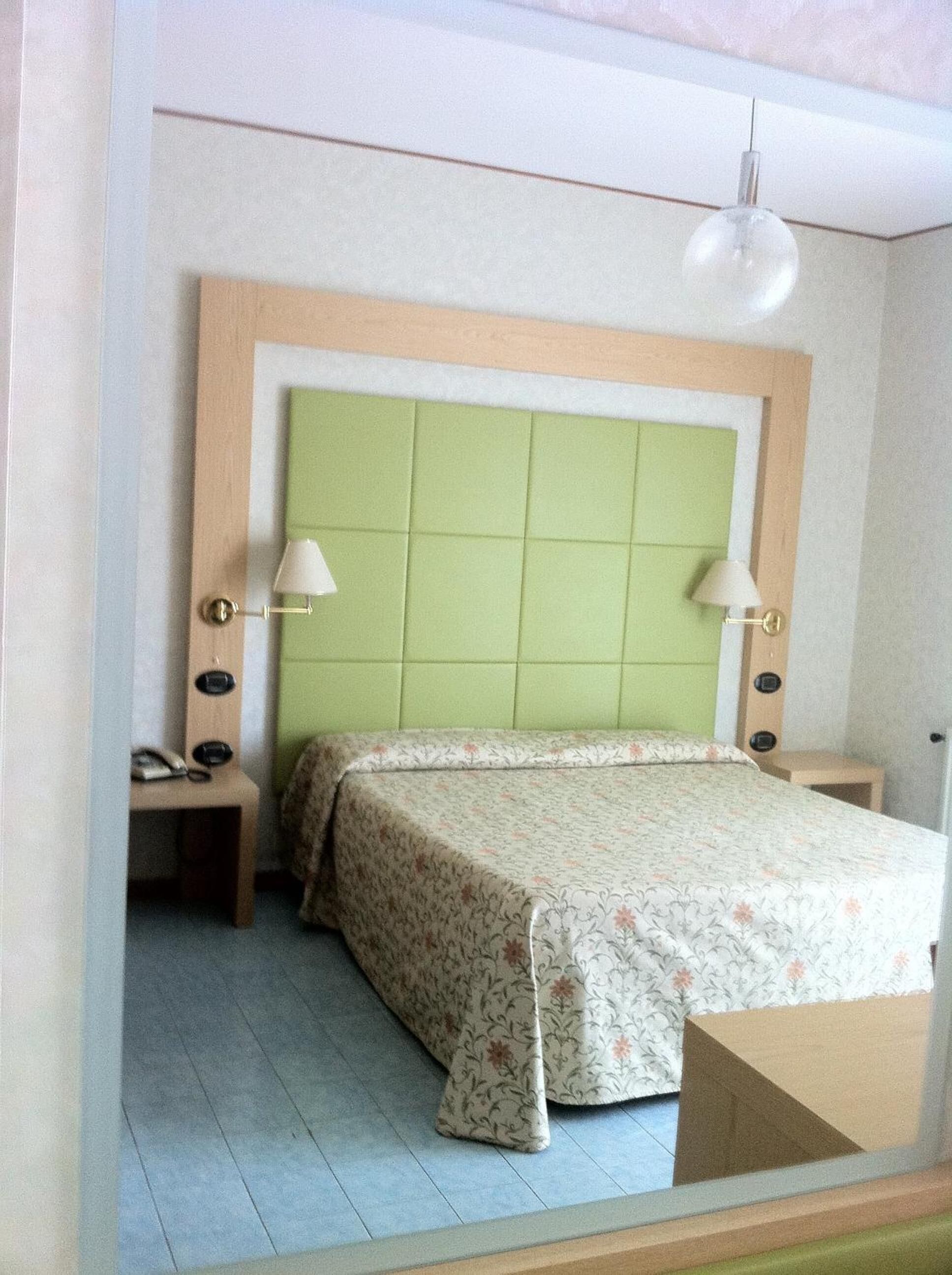 frette italian sheets, minibar, in-room safe, desk