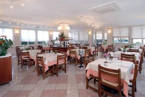 Dinner served - Hotel Ristorante Lido (Framura)