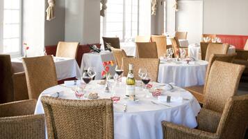 Déjeuner et dßner servis sur place, restauration en plein air