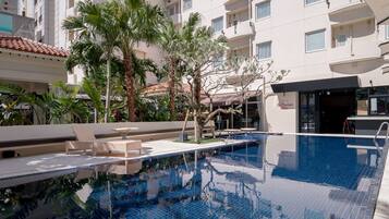 Seasonal outdoor pool, open 10:00 AM to 8:00 PM, free cabanas