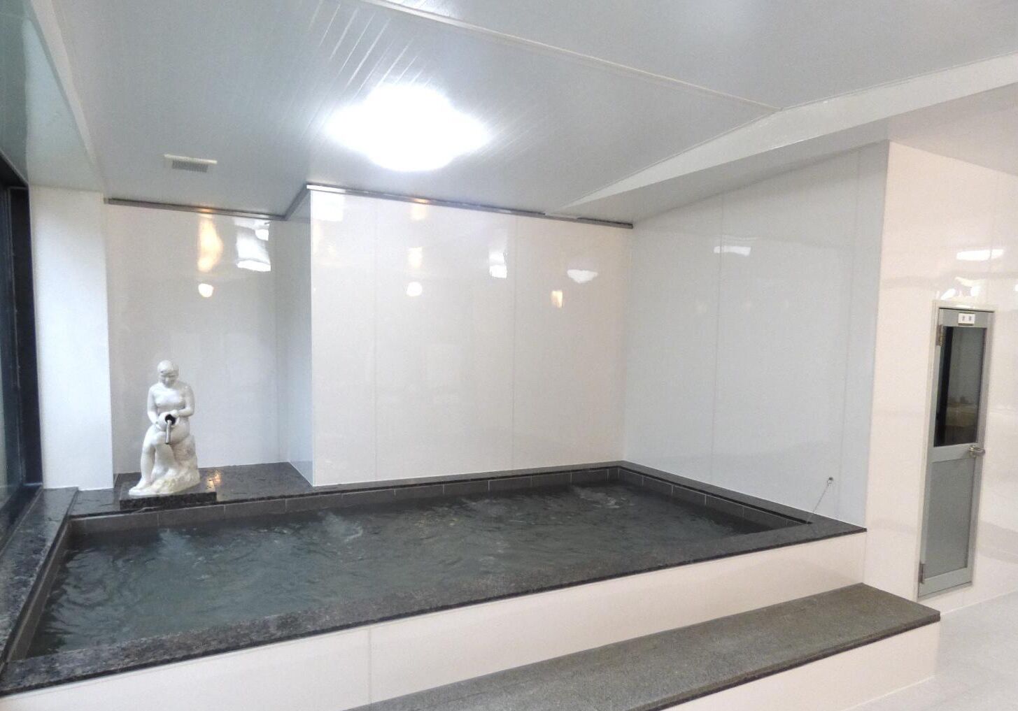 bathtub, free toiletries, hair dryer, electronic bidet