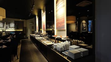 Lunch and dinner served