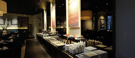 Lunch and dinner served