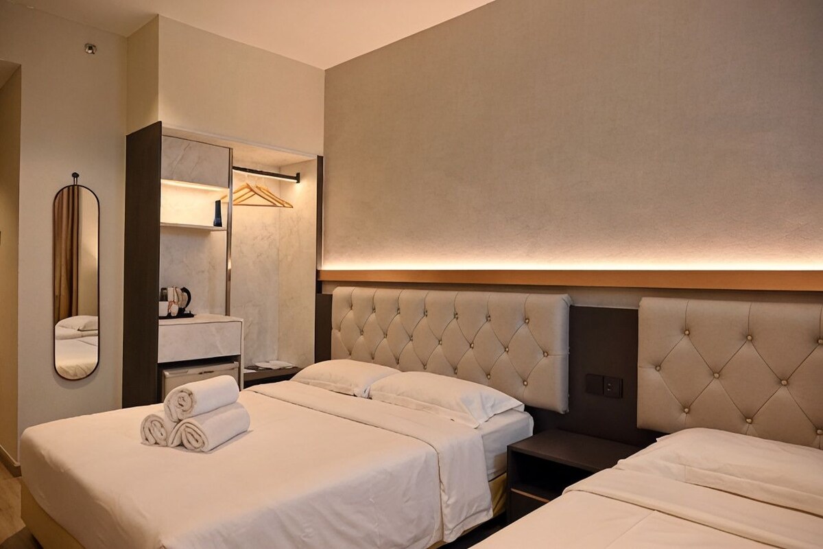 Minibar, in-room safe, desk, free WiFi