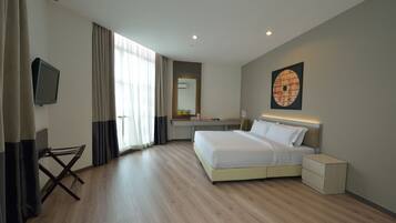 Abell Deluxe Room | Minibar, in-room safe, desk, free WiFi