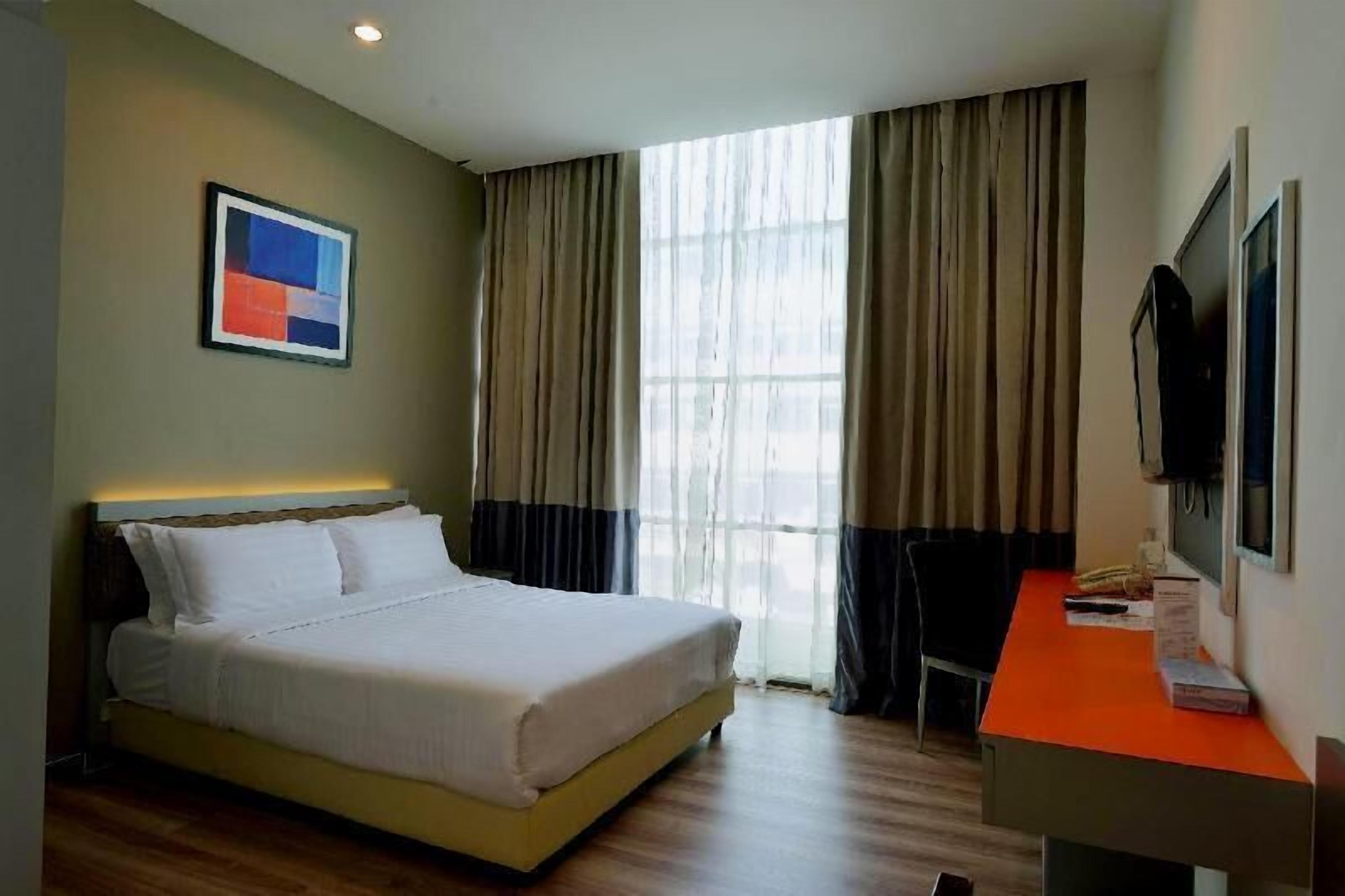 Minibar, in-room safe, desk, free WiFi