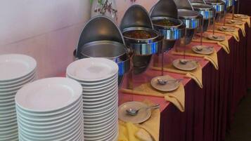 Daily buffet breakfast for a fee