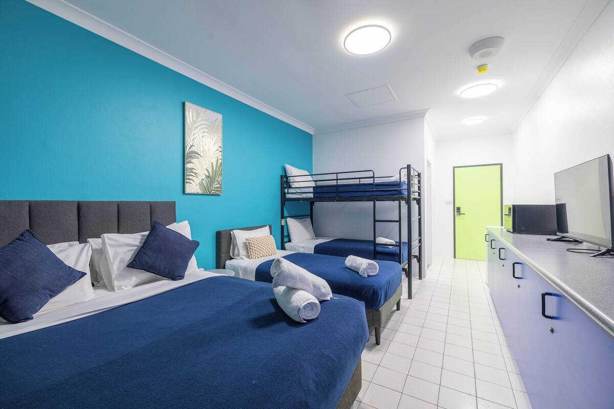 Quarto família | Ferros/tábuas de passar roupa, Wi-Fi de cortesia, roupa de cama