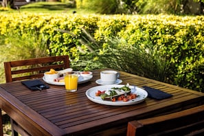 Free daily buffet breakfast
