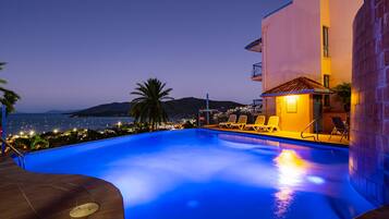 Outdoor pool, sun loungers