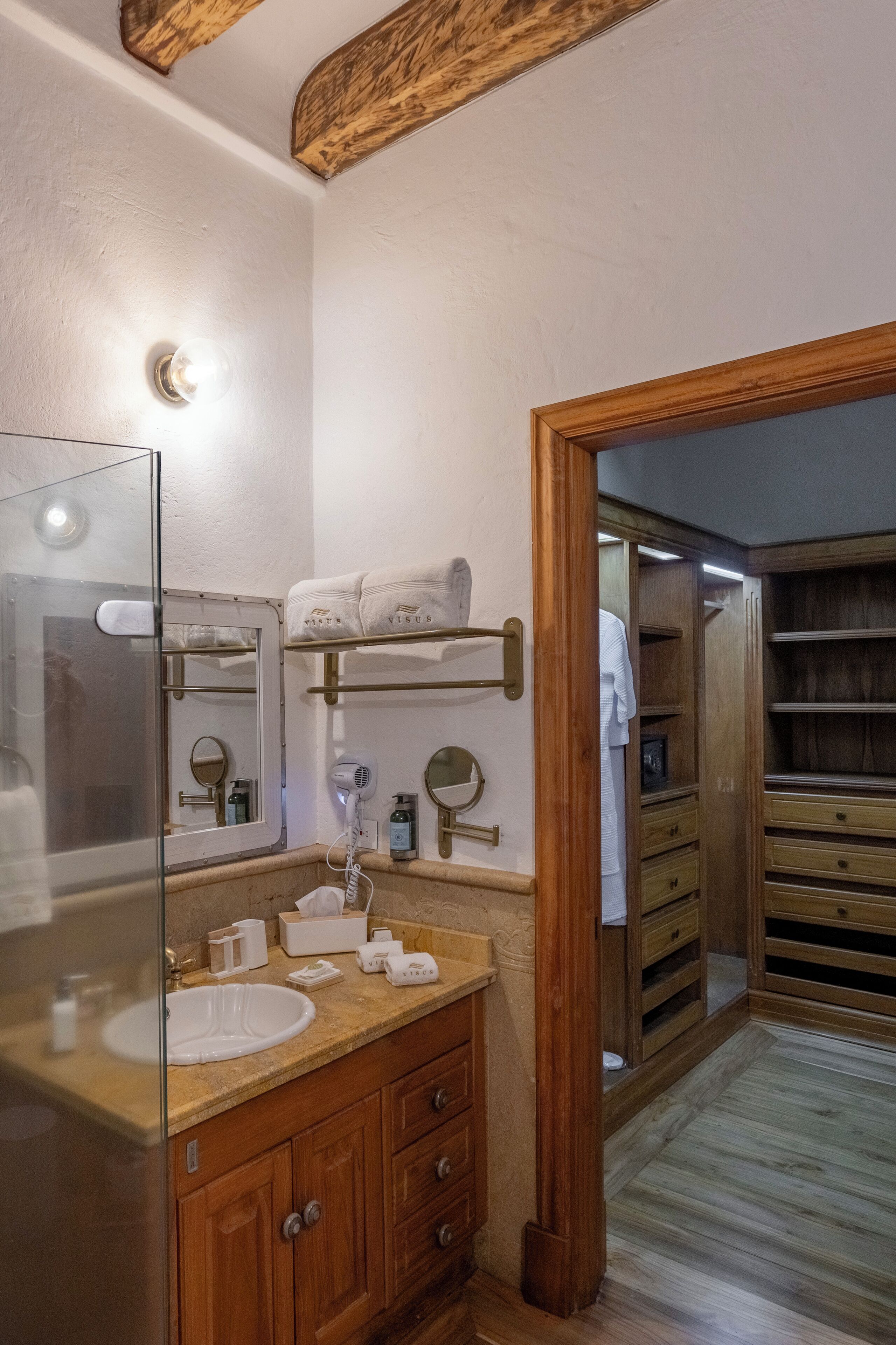 combined shower/bathtub, free toiletries, hair dryer, towels