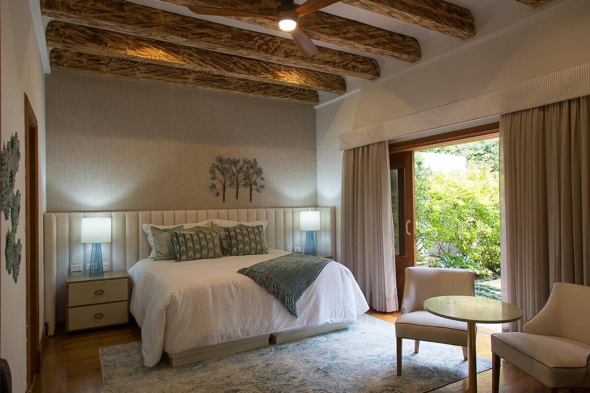 Ropa de cama de alta calidad y minibar 