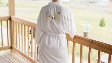 Cabin (Hunting or Fishing) | Balcony view