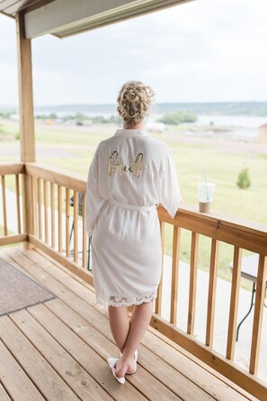 Cabin (Hunting or Fishing) | Balcony view