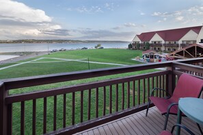Water view - Cedar Shore Resort (Oacoma)