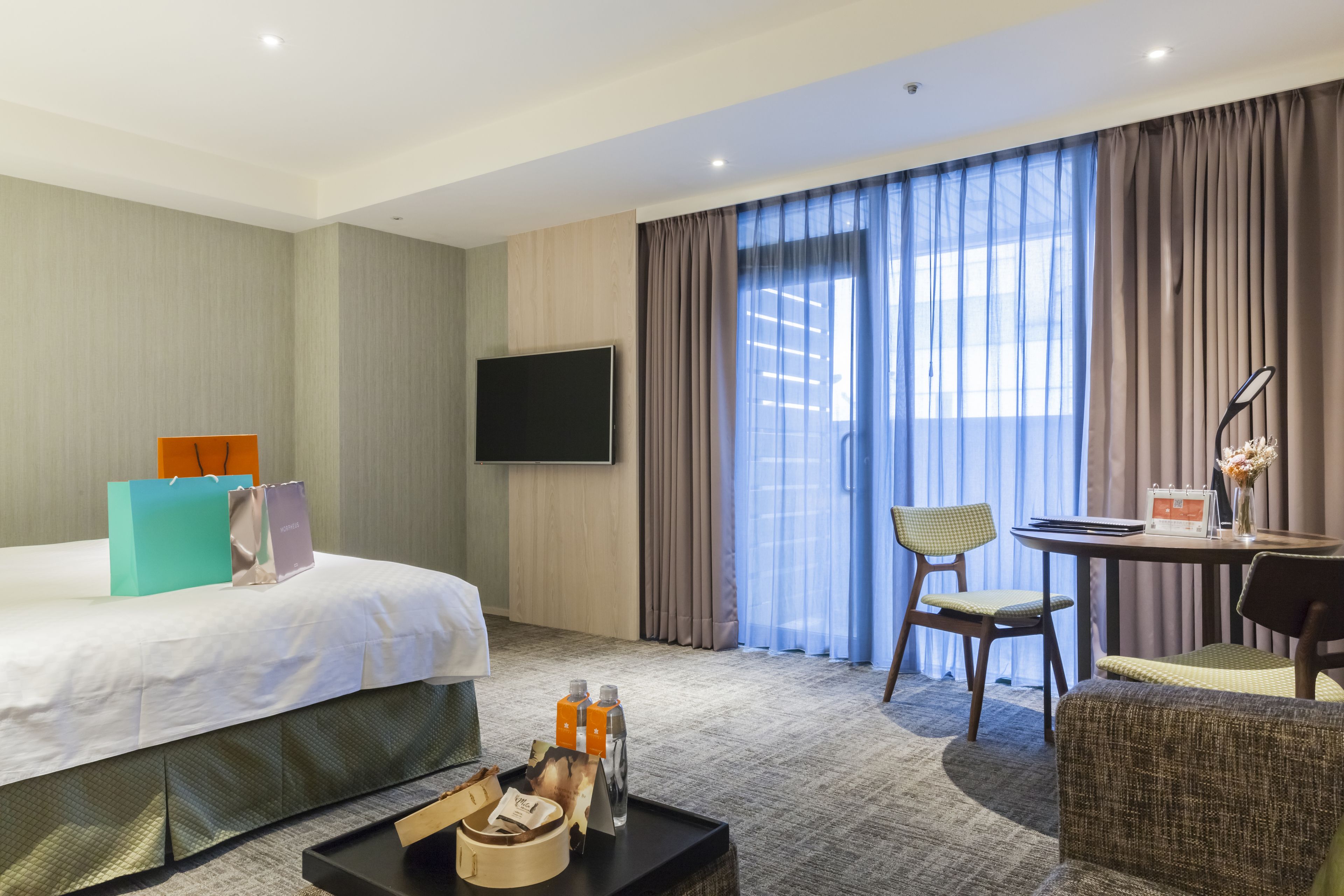 executive single room | hypo-allergenic bedding, down duvets, minibar, in-room safe