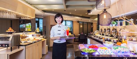 供應早餐及午餐;中國菜