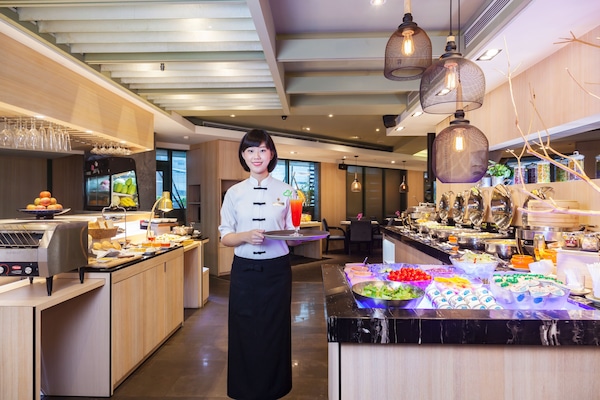 Breakfast and lunch served, Chinese cuisine