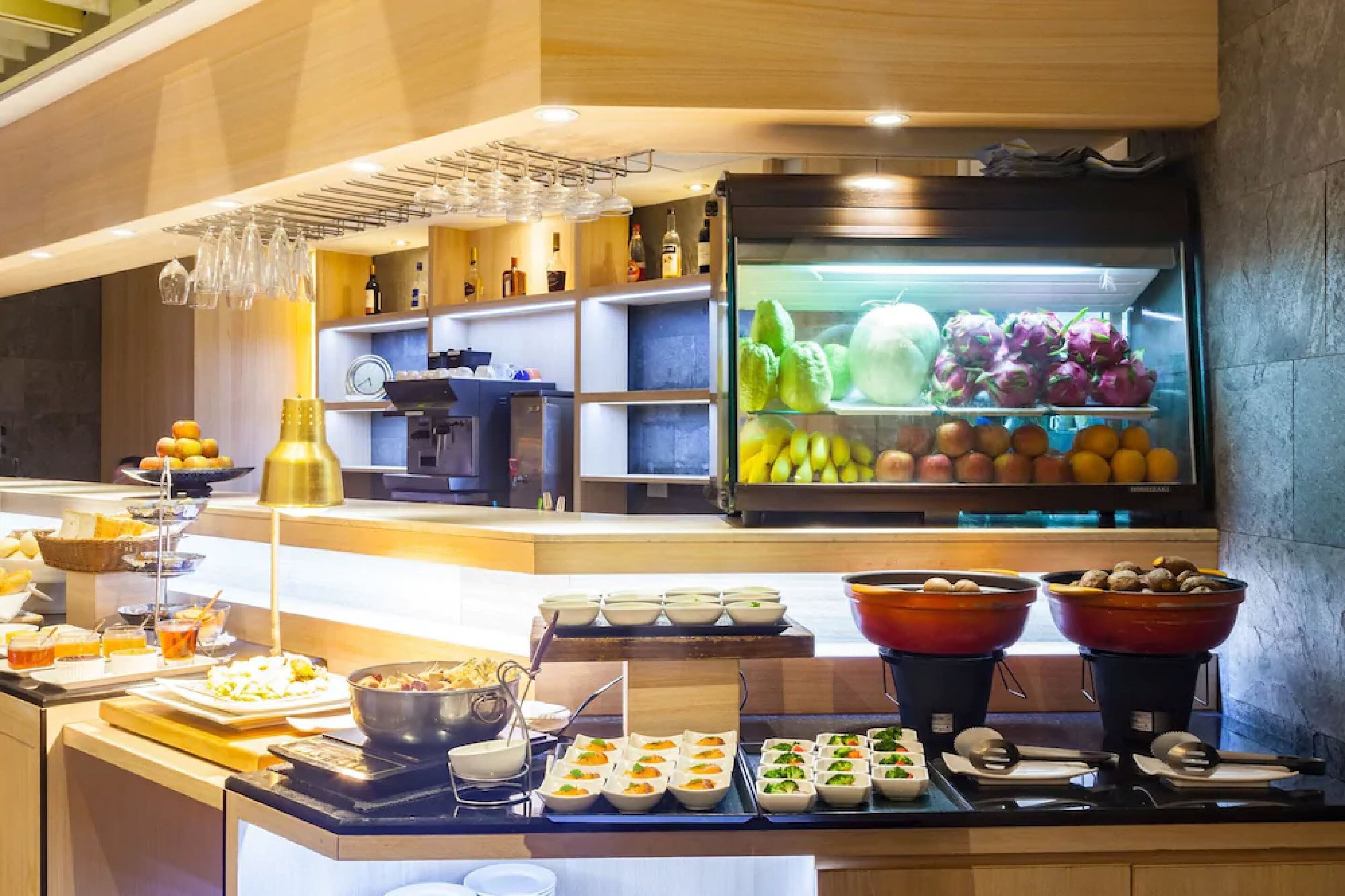 daily cooked-to-order breakfast (twd 460 per person)