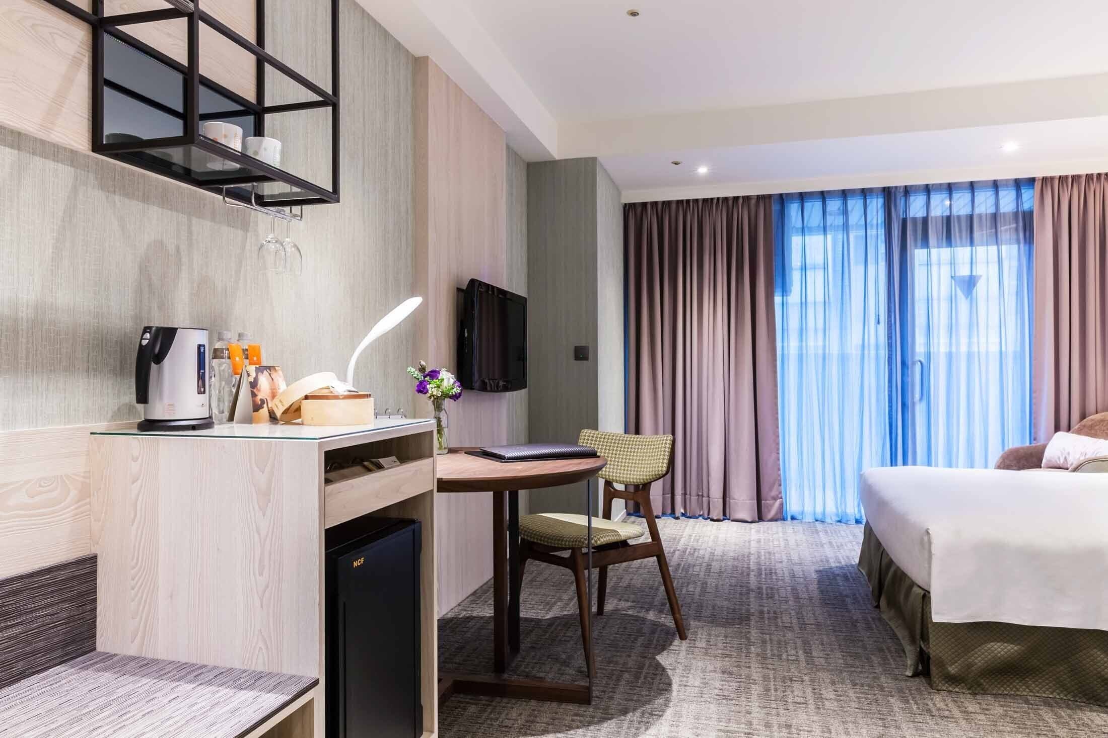 Hypo-allergenic bedding, down comforters, minibar, in-room safe