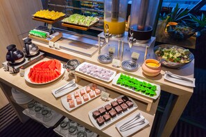 Breakfast and lunch served - Pacific Business Hotel (Taipei)