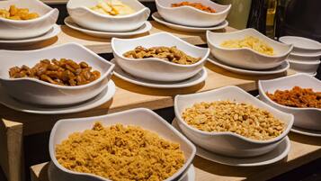 Daily cooked-to-order breakfast (TWD 460 per person)