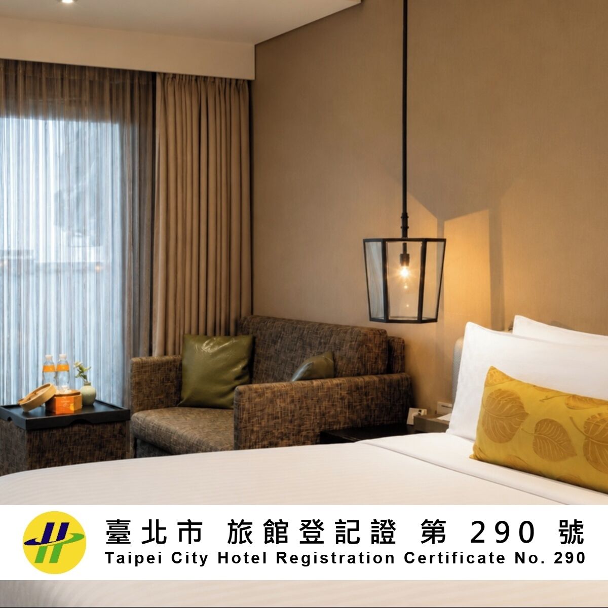 Deluxe Room | Hypo-allergenic bedding, down duvets, minibar, in-room safe