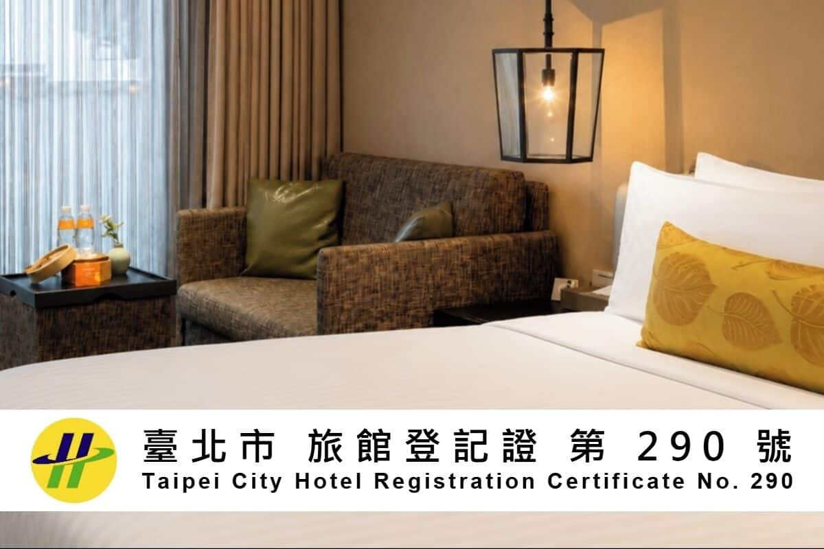 Deluxe Room | Hypo-allergenic bedding, down duvets, minibar, in-room safe