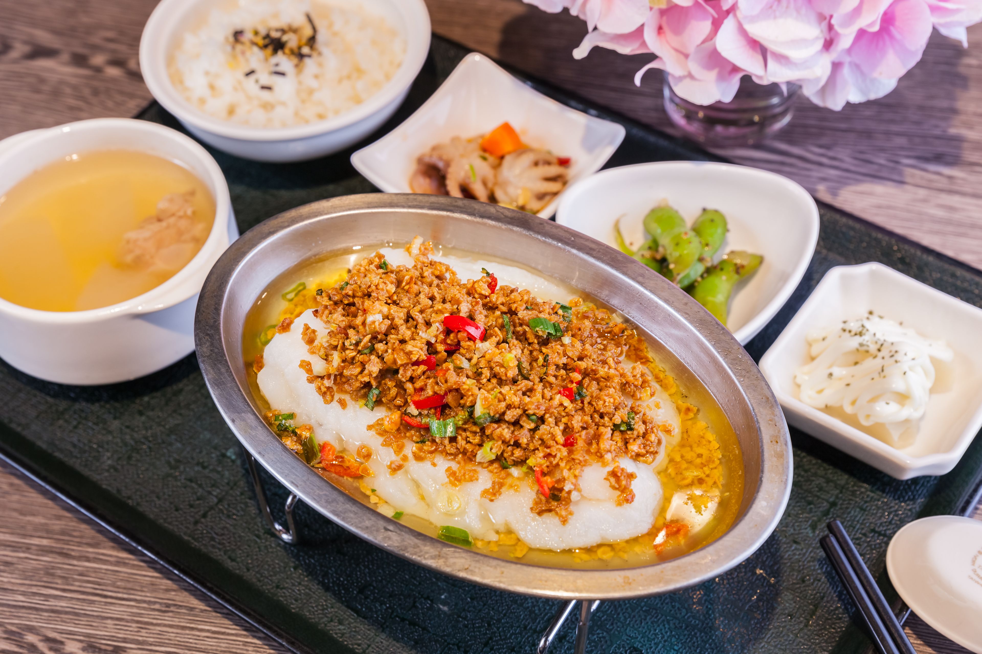 breakfast and lunch served, chinese cuisine