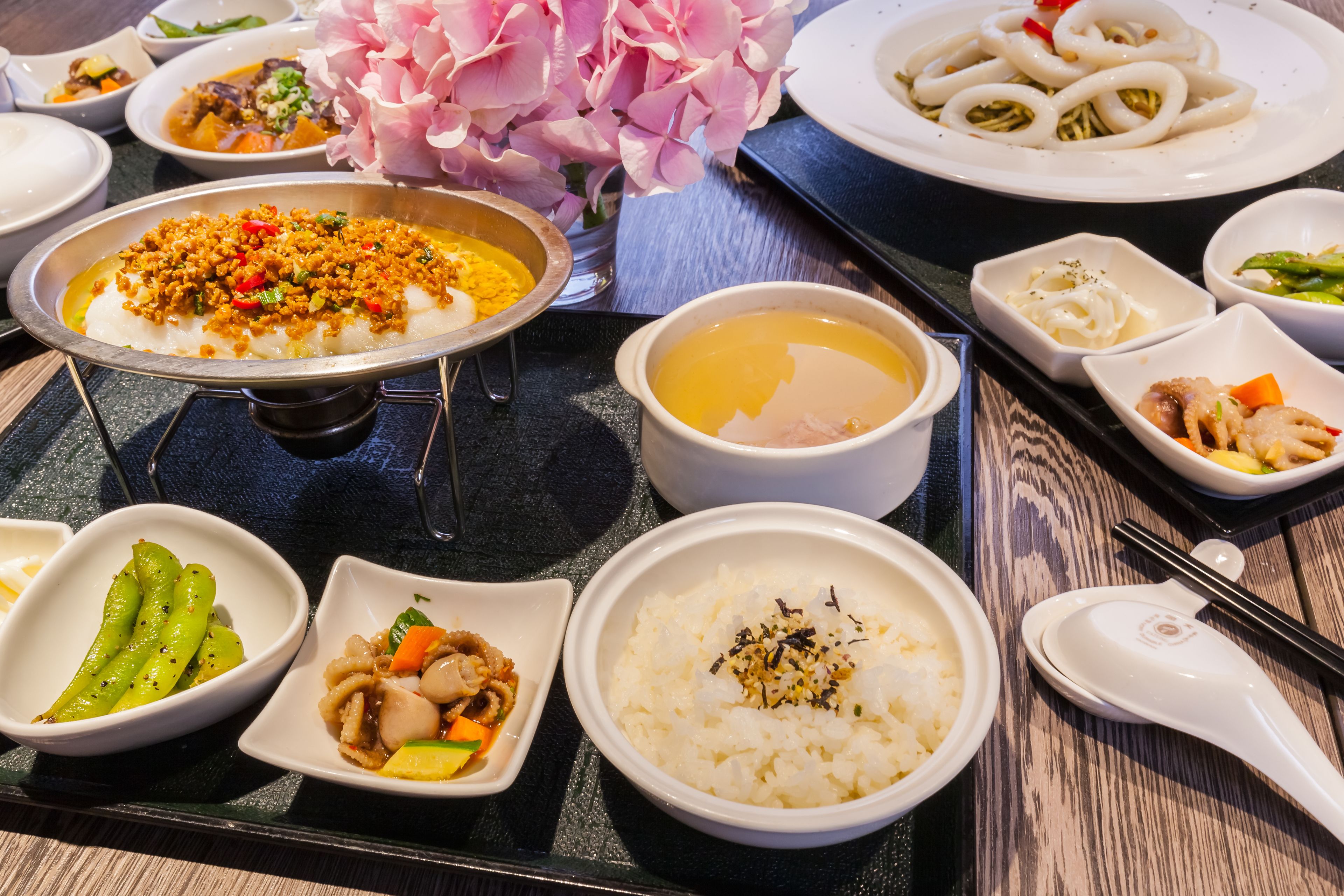 breakfast and lunch served, chinese cuisine