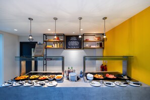 Petit déjeuner buffet servi tous les jours en supplément