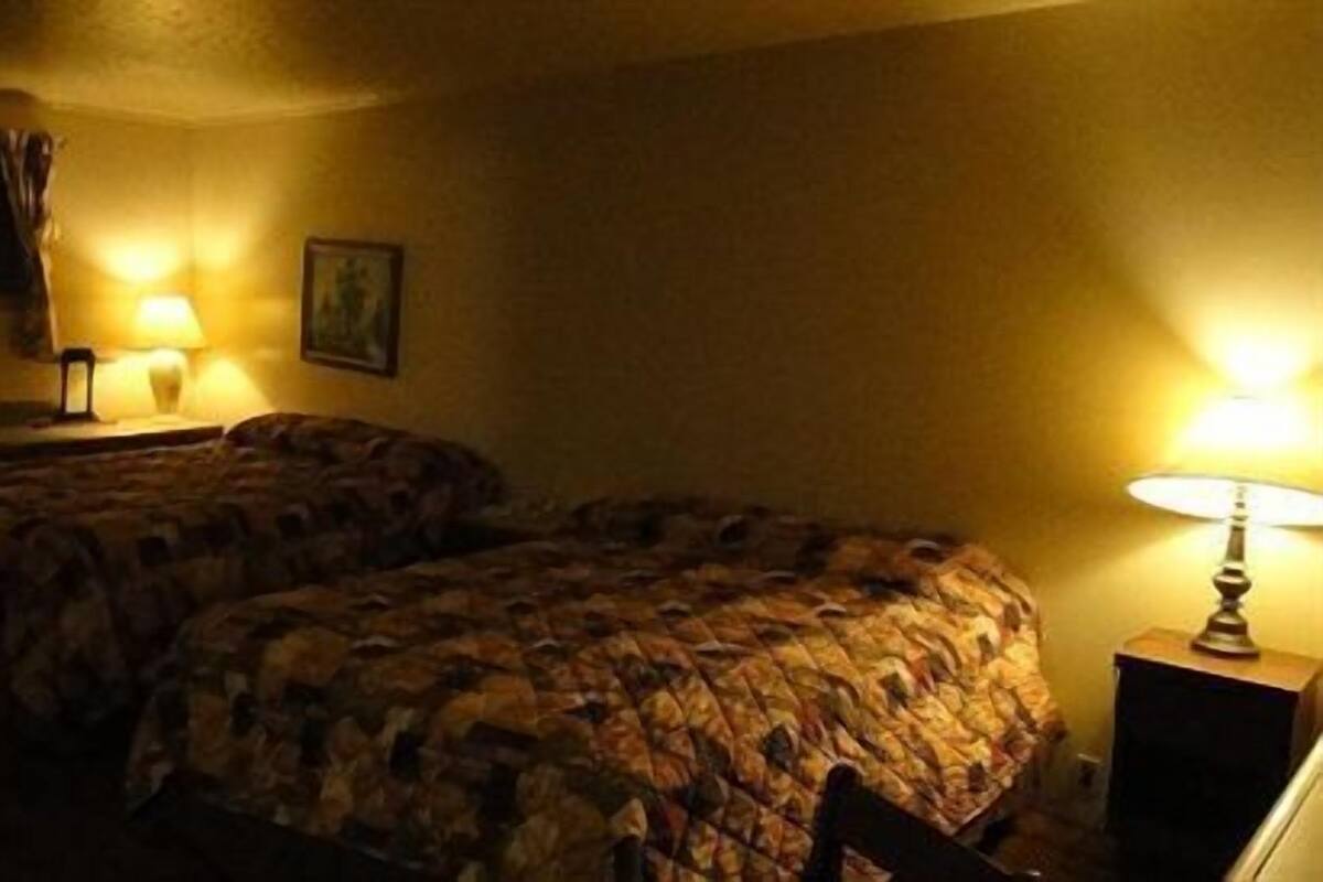 Standard Room, 2 Double Beds | Cribs (free), WiFi (free)