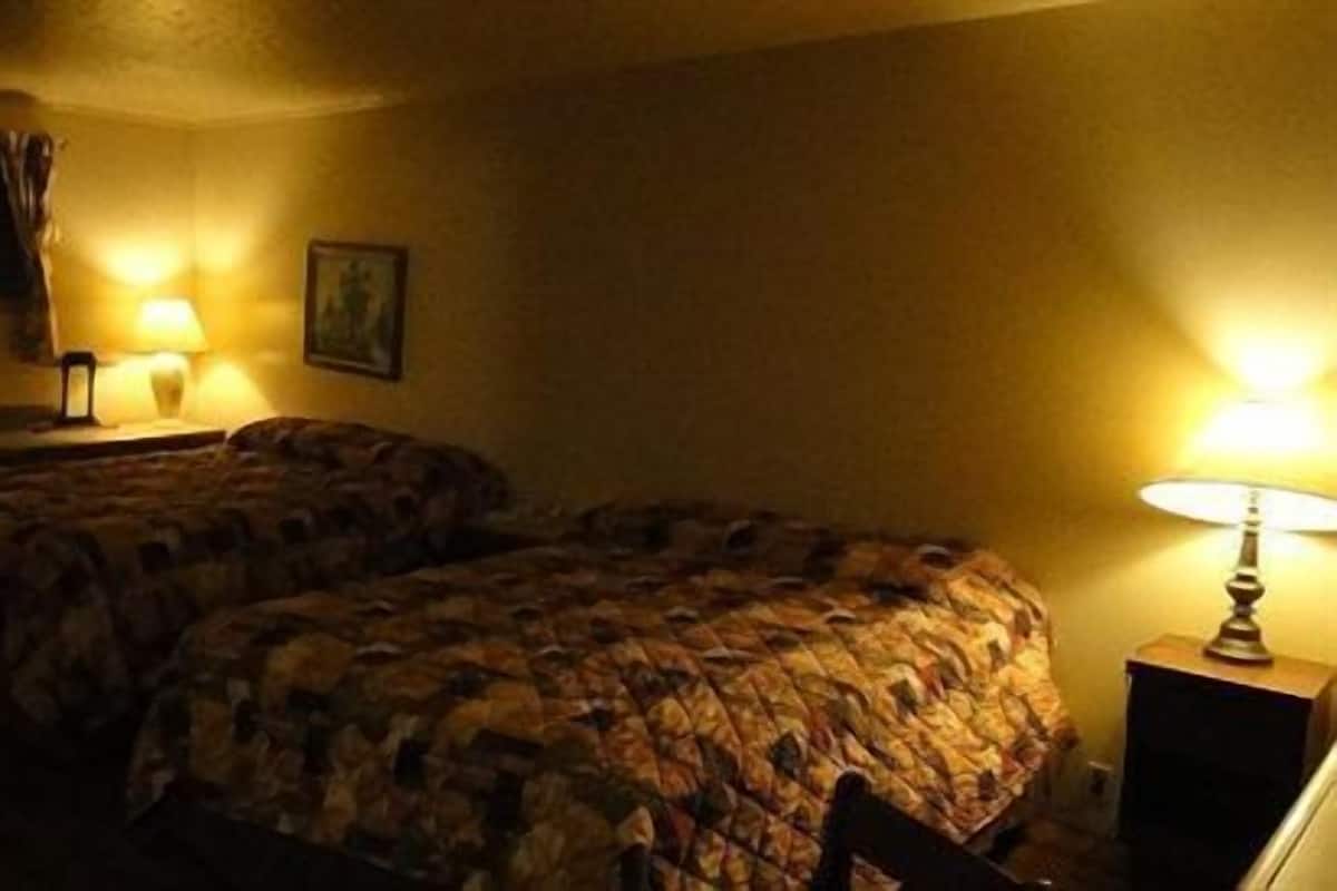 Standaard kamer, 2 tweepersoonsbedden | Gratis babybedden, gratis wifi