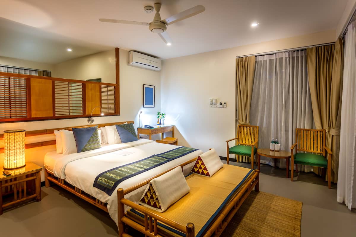 Premium bedding, minibar, in-room safe, free cribs/infant beds