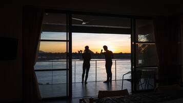 Chambre Double ou avec lits jumeaux (Riverfront Upper Floor ) | Vue de la chambre