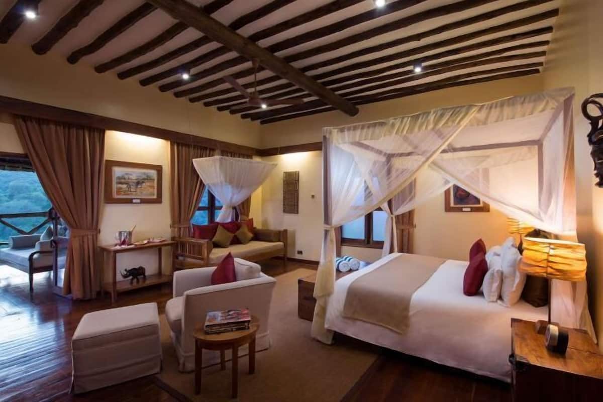 Premium bedding, minibar, in-room safe, desk